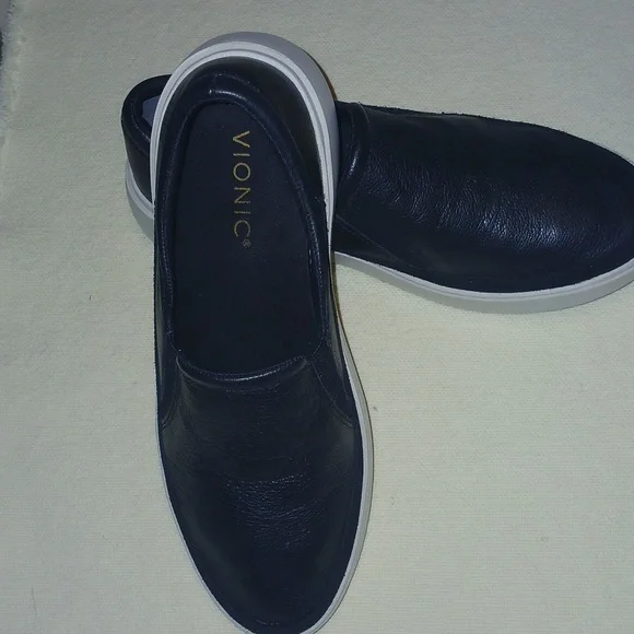 Vionic Black Leather Slip-On Loafers with Cream Sole sz.8 - Picture 4 of 4
